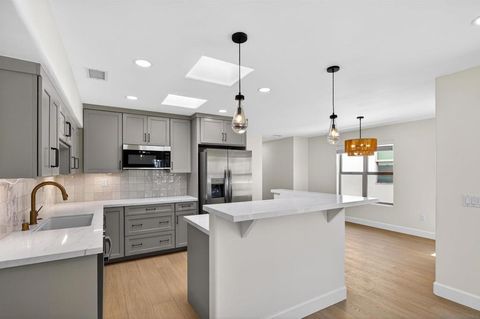 Photo of 381 Bonair St, La Jolla, CA 92037 (MLS # 260008912SD)