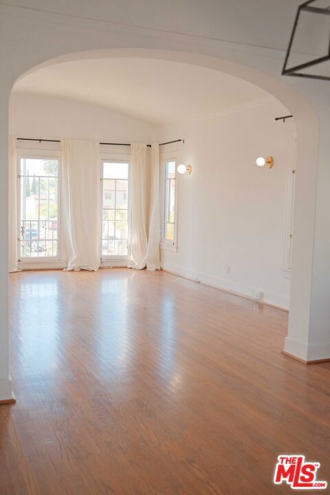 Photo of 466 N Gardner Street, Los Angeles, CA 90036 (MLS # 26717325)