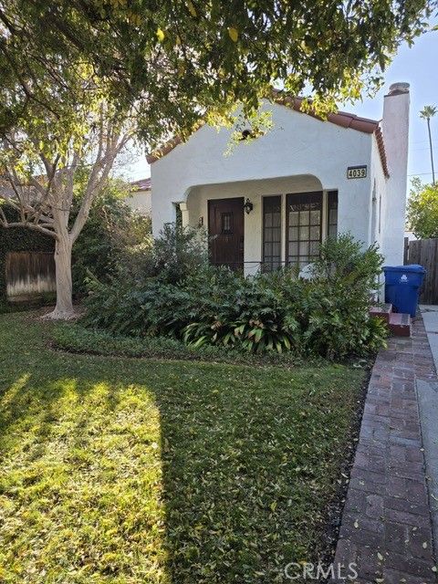 Photo of 4039 Denny, Studio City, CA 91604 (MLS # SR25247847) Photo of 4039 Denny, Studio City, CA 91604 (MLS # SR25247847)