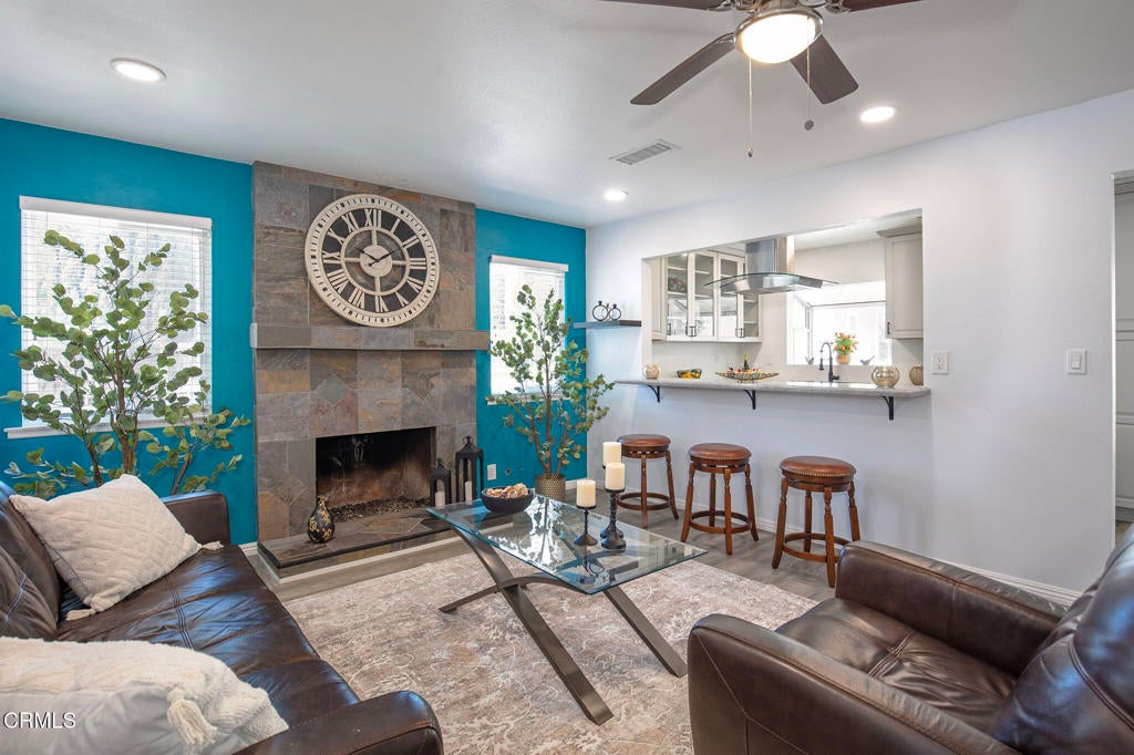 335 W Avenida De Las Flores