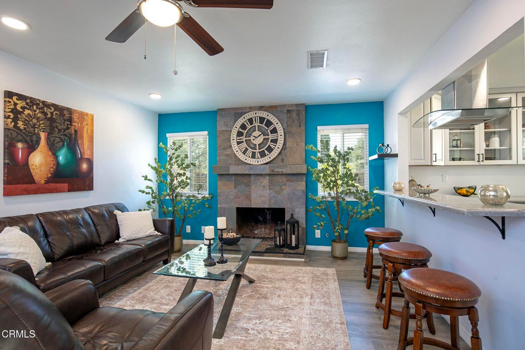 335 W Avenida De Las Flores