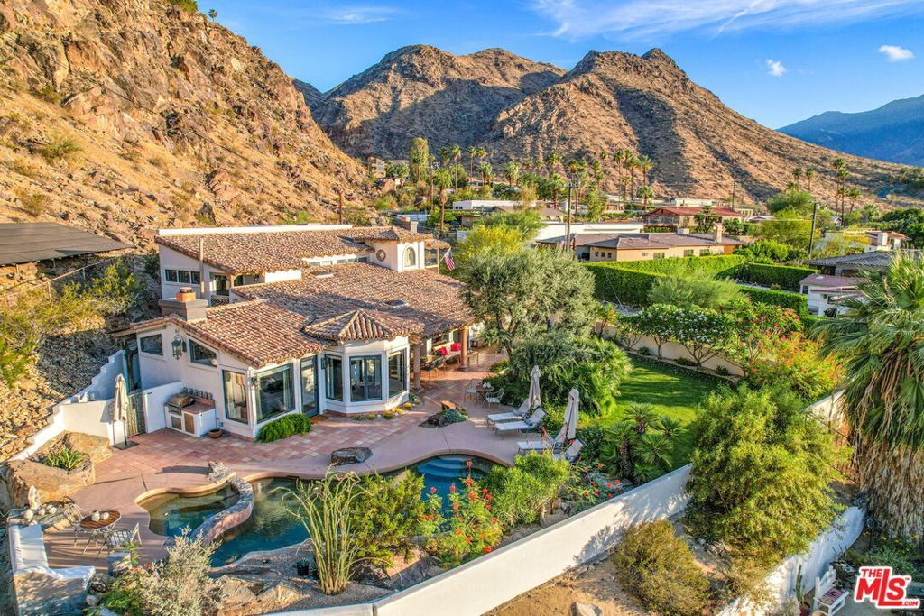 Photo of 2300 S Bisnaga Avenue, Palm Springs, CA 92264 (MLS # 25601087)