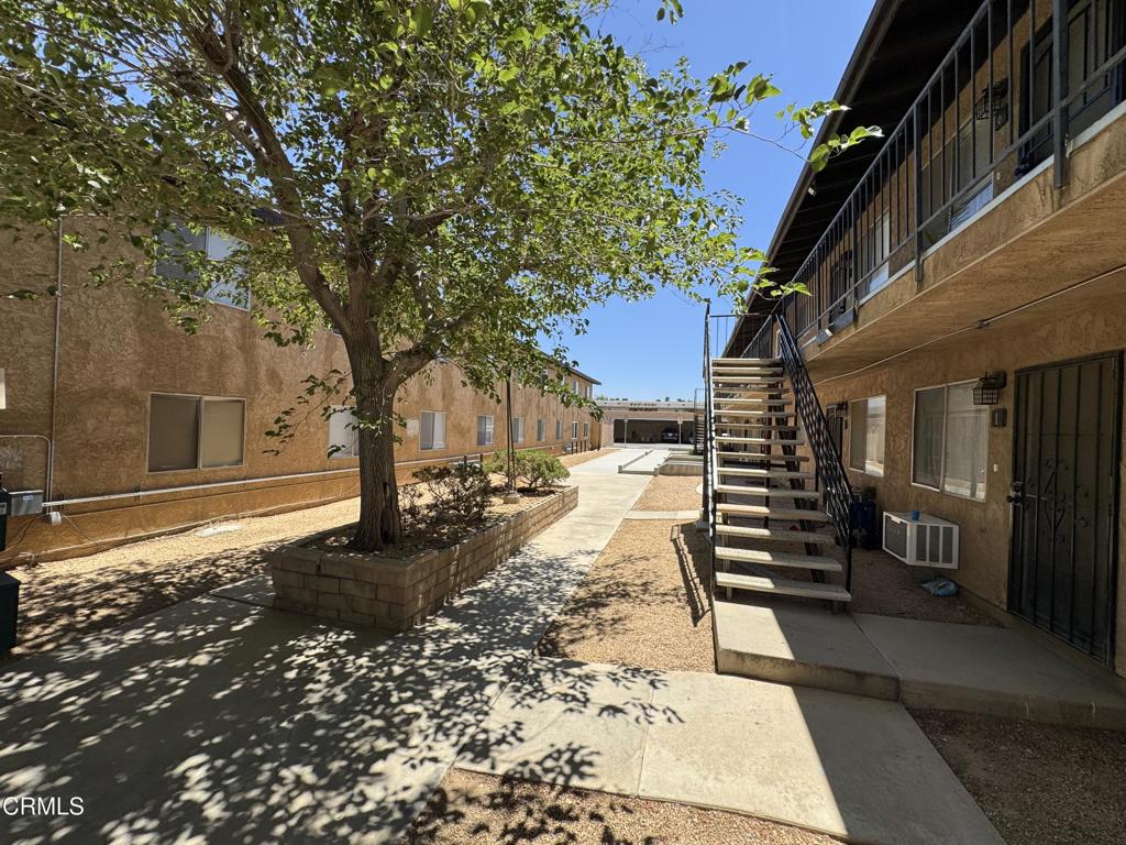 524 E Avenue Q-12