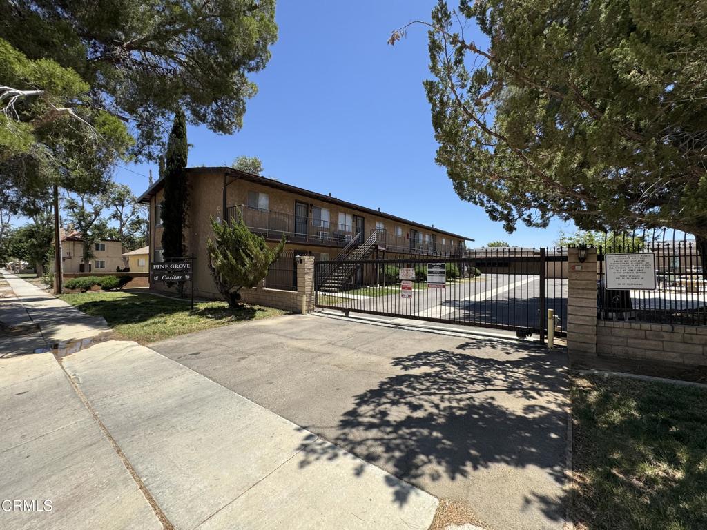524 E Avenue Q-12