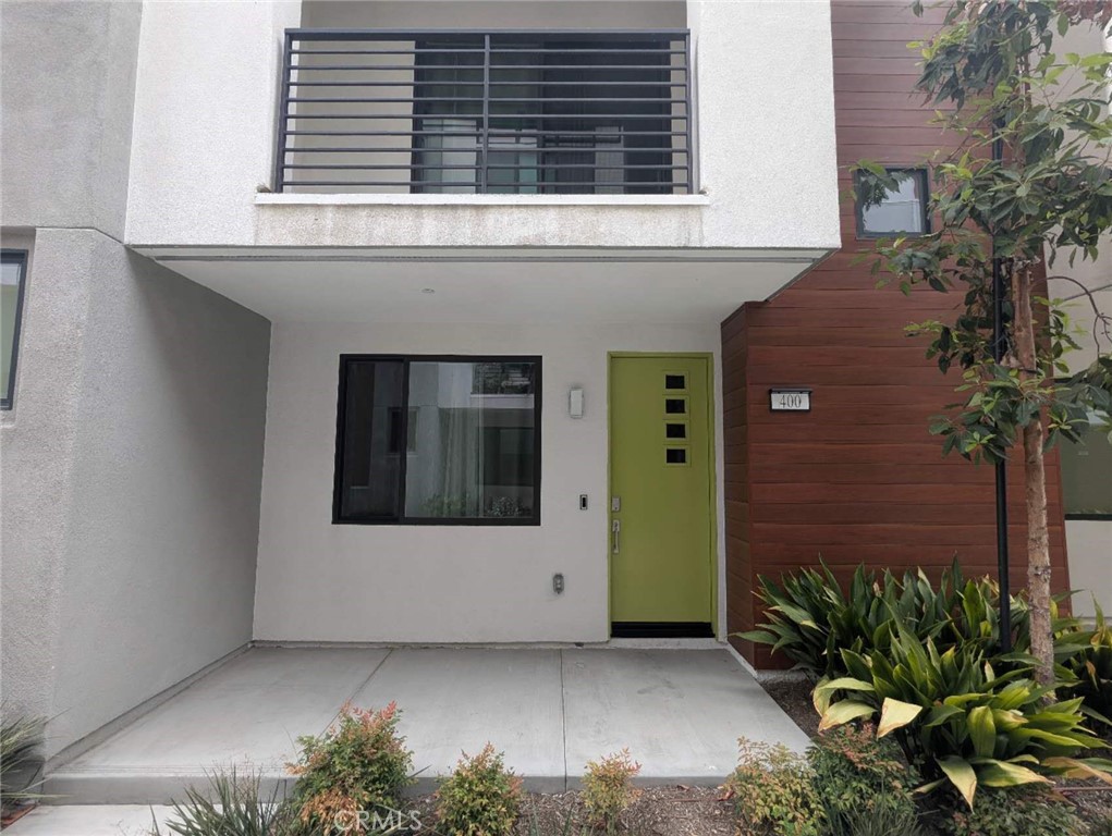 Step into this stylish and contemporary three-level condo designed for both comfort and sophistication. Featuring 3 spacious bedrooms and 2.5 well-appointed bathrooms, this home offers a perfect blend of functionality and modern living.
The open floor plan on the main level creates a seamless flow between the kitchen, dining, and living areas—ideal for entertaining or everyday life. Abundant natural light pours in through expansive windows, making the space feel bright and airy throughout.
Upstairs, you'll find a private primary suite with a spa-like bath and generous closet space, along with two additional bedrooms perfect for guests, a home office, or family.
Located just minutes from world-class shopping and dining, this condo offers unparalleled convenience in a vibrant neighborhood.
Residents also enjoy access to resort-style community amenities, including a sparkling pool, BBQ area, and lush landscaped grounds—perfect for relaxing weekends and social gatherings.
This home offers a modern lifestyle in a sought-after location and is truly a place you can call it HOME.