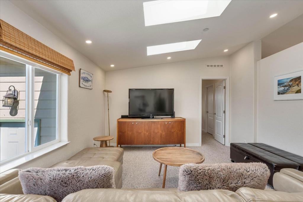 1790 N Highway 1