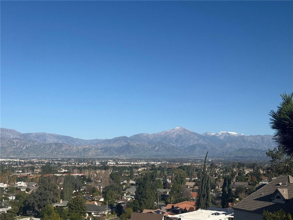 25044 Crestview Drive