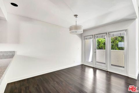 Tiny photo for 811 21st Street #2, Santa Monica, CA 90403 (MLS # 26661041)