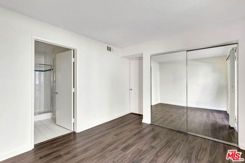 Tiny photo for 811 21st Street #2, Santa Monica, CA 90403 (MLS # 26661041)