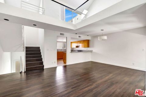 Tiny photo for 811 21st Street #2, Santa Monica, CA 90403 (MLS # 26661041)