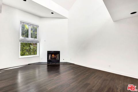 Tiny photo for 811 21st Street #2, Santa Monica, CA 90403 (MLS # 26661041)