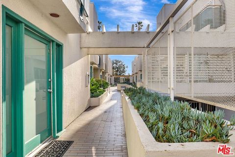 Tiny photo for 811 21st Street #2, Santa Monica, CA 90403 (MLS # 26661041)
