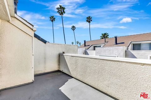 Tiny photo for 811 21st Street #2, Santa Monica, CA 90403 (MLS # 26661041)