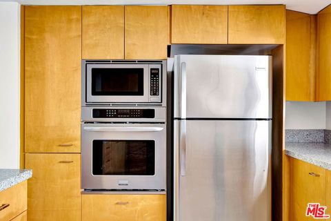 Tiny photo for 811 21st Street #2, Santa Monica, CA 90403 (MLS # 26661041)