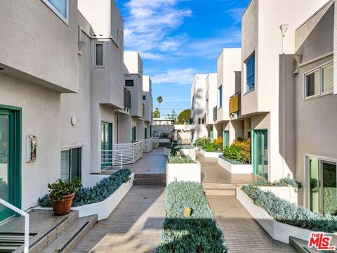 Tiny photo for 811 21st Street #2, Santa Monica, CA 90403 (MLS # 26661041)