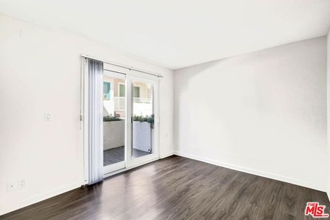 Tiny photo for 811 21st Street #2, Santa Monica, CA 90403 (MLS # 26661041)