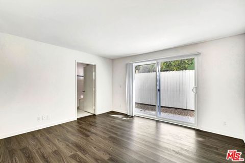 Tiny photo for 811 21st Street #2, Santa Monica, CA 90403 (MLS # 26661041)