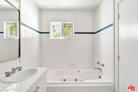 Tiny photo for 811 21st Street #2, Santa Monica, CA 90403 (MLS # 26661041)