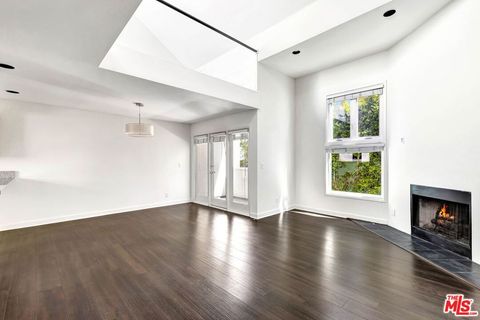 Tiny photo for 811 21st Street #2, Santa Monica, CA 90403 (MLS # 26661041)