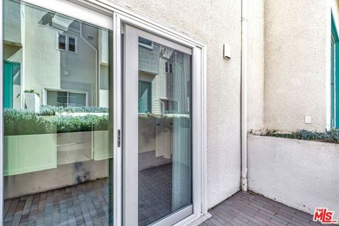 Tiny photo for 811 21st Street #2, Santa Monica, CA 90403 (MLS # 26661041)
