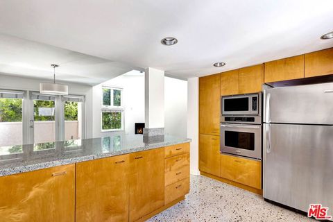 Tiny photo for 811 21st Street #2, Santa Monica, CA 90403 (MLS # 26661041)