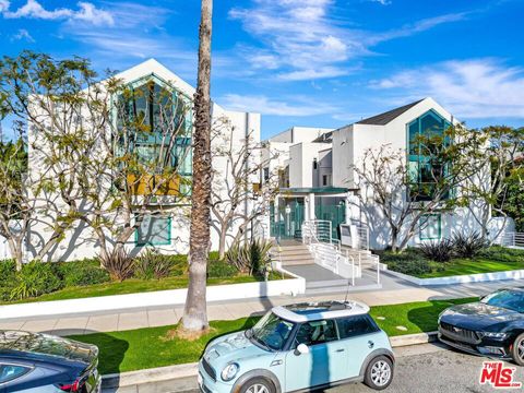 Tiny photo for 811 21st Street #2, Santa Monica, CA 90403 (MLS # 26661041)