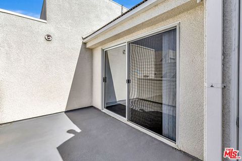 Tiny photo for 811 21st Street #2, Santa Monica, CA 90403 (MLS # 26661041)
