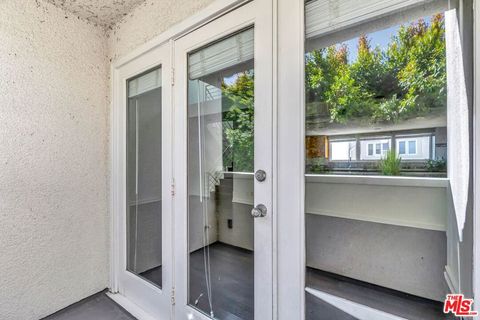 Tiny photo for 811 21st Street #2, Santa Monica, CA 90403 (MLS # 26661041)