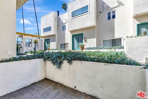 Tiny photo for 811 21st Street #2, Santa Monica, CA 90403 (MLS # 26661041)