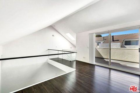 Tiny photo for 811 21st Street #2, Santa Monica, CA 90403 (MLS # 26661041)
