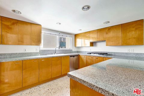 Tiny photo for 811 21st Street #2, Santa Monica, CA 90403 (MLS # 26661041)