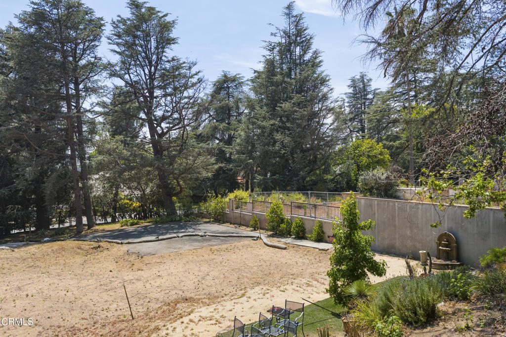1945 E Altadena Drive E