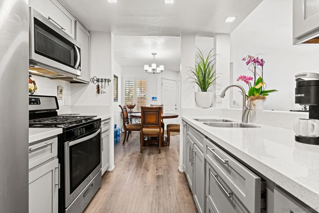 2085 Lakeridge Cir 203