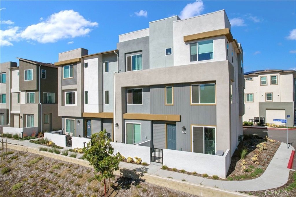 Photo of 27582 Manzanita Way, Valencia, CA 91381 (MLS # SR26080672)