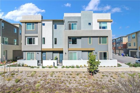 Photo of 27582 Manzanita Way, Valencia, CA 91381 (MLS # SR26080672)