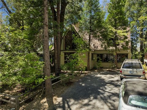 Photo of 238 Maple Drive, Lake Arrowhead, CA 92352 (MLS # IG26113170)