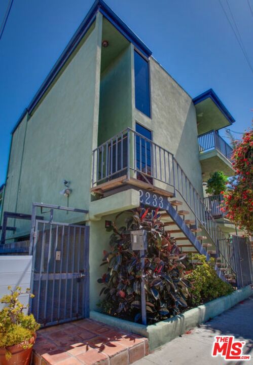 Charming Furnished 1-Bedroom Beach Bungalow in Prime Santa Monica! California dream in this bright and beautifully furnished 1-bedroom beach bungalow, just blocks from the ocean! Located in a quiet, well-maintained 6-unit complex, this upper unit is filled with natural light and exudes coastal charm.Enjoy morning coffee on your private balcony, perched above peaceful Hotchkiss Parklike relaxing in your own treehouse. The unbeatable location at 4th & Strand puts you next to Main Street's cafes, boutique shops, yoga studios, and acclaimed restaurants. With easy access to the Metro and major freeways, commuting is simple. Whether you're looking for a serene retreat or a vibrant beachside lifestyle, this Santa Monica gem offers the best of both worlds. Will consider short term