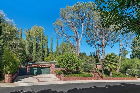 Photo of 3635 Royal Woods DR, Sherman Oaks, CA 91403 (MLS # SR26223318)