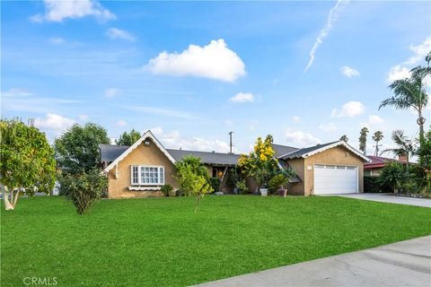 Photo of 11140 Montlake Drive, Riverside, CA 92505 (MLS # PW25192116) Photo of 11140 Montlake Drive, Riverside, CA 92505 (MLS # PW25192116)
