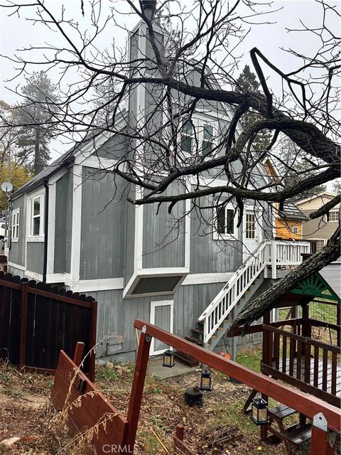 Photo of 324 Forest Circle, Crestline, CA 92325 (MLS # OC25259557)