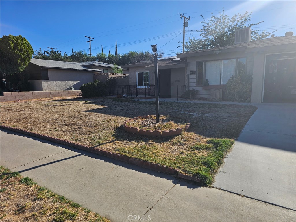Now available for rent is this well-maintained and thoughtfully updated 3-bedroom, 2-bathroom home, located just minutes from the scenic Lake Palmdale. This inviting home features a comfortable layout with multiple living spaces, including a sunroom filled with natural light, a separate dining room, and outdoor area perfect for relaxing or entertaining.The kitchen offers ample cabinet space and access to laundry in garage. Both bathrooms have been renovated with fresh finishes, and all three bedrooms offer plenty of space and natural light.
Additional highlights include:
Interior laundry area in the attached garage – no more trips to the laundromat
Updated flooring and paint throughout
Close proximity to Lake Palmdale, perfect for outdoor recreation, walking, and weekend getaways
This home combines practical living with a peaceful location, offering the space and comfort you’ve been looking for.
Available Now – Don’t Miss Out! Schedule a Viewing Today.