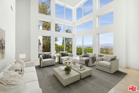 Photo of 14435 Mulholland Drive, Los Angeles, CA 90077 (MLS # 26652217)