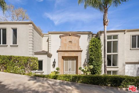 Photo of 14435 Mulholland Drive, Los Angeles, CA 90077 (MLS # 26652217)