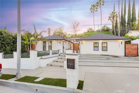 Photo of 7127 Forest Hills, West Hills, CA 91307 (MLS # SR26031688)