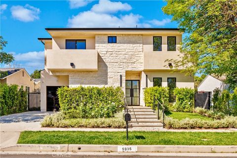 Photo of 5935 Yarmouth Ave, Encino, CA 91316 (MLS # SR26061387)