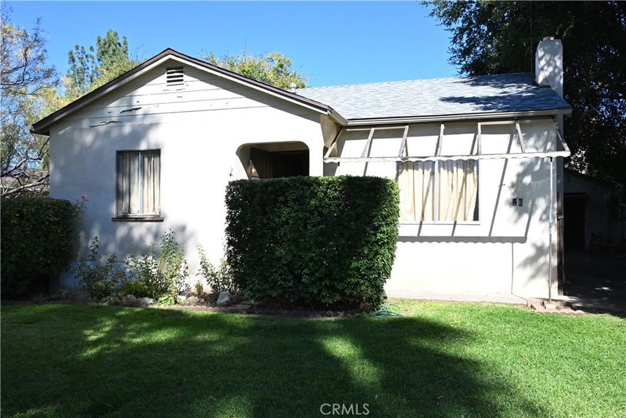 Investor Special- Cash Only - Drive by only property—perfect for investors or cash buyers looking for their next project. Seller will make no repairs and property being sold "AS-IS". Cash offers only. Will not qualify for a Standard Convectional, FHA or VA loan. Rehab loans may be possible. No property inspection prior to offers. Purchase is subject to inspection. Do not go onto the property or attempt to go in.