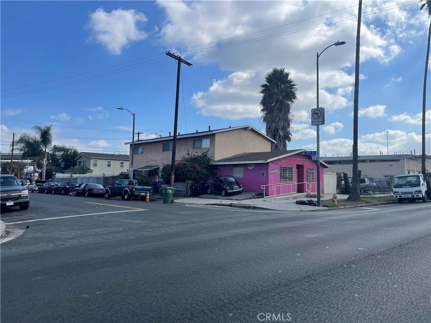 Fourplex Property with Mixed-Use Potential | Zoned LAR3
Fantastic investment opportunity! This corner-lot fourplex features three residential units—each a spacious two-story, 2-bedroom, 1.5-bathroom layout—all currently occupied, plus a street-front commercial unit along Figueroa Street that will be delivered vacant (previously a flower shop).
The property offers strong upside potential thanks to below-market rents and the opportunity to add value through improvements. A large backyard with alley access provides additional flexibility for parking or future enhancements.
Perfectly situated just off the I-110 and 105 (Imperial Highway), this property is minutes from Figueroa Elementary School, public transportation, Downtown Los Angeles, Inglewood’s SoFi Stadium, and Southern California’s world-famous beaches.
Don’t miss this opportunity to own a prime income property in the heart of Los Angeles—ideal for investors seeking long-term growth, redevelopment potential, or mixed-use income opportunities.
