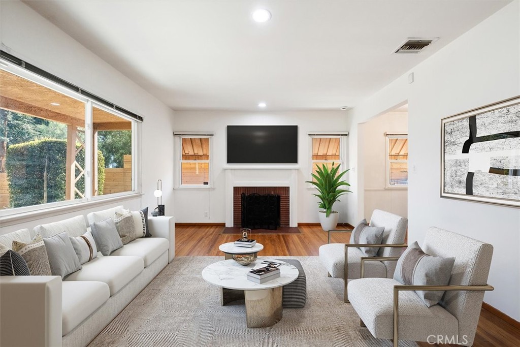 Properties 2 5623 CEDROS Avenue