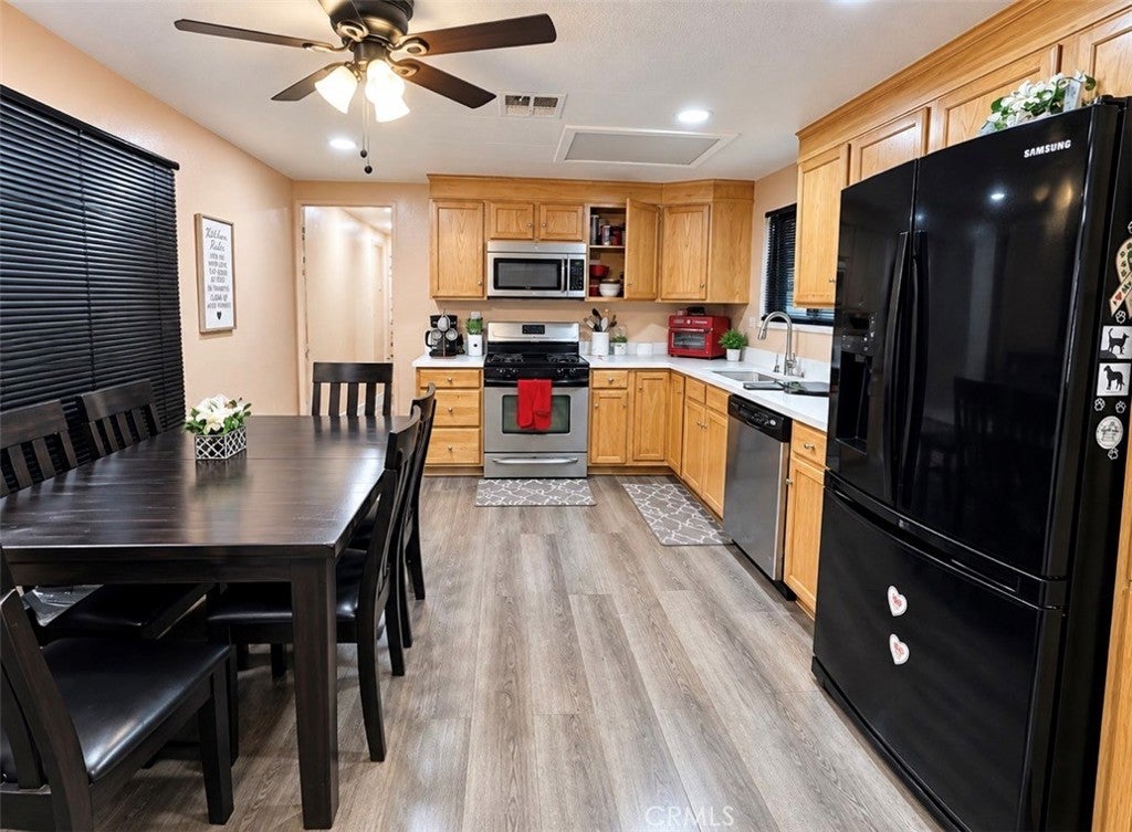 27361 Sierra Highway #158
