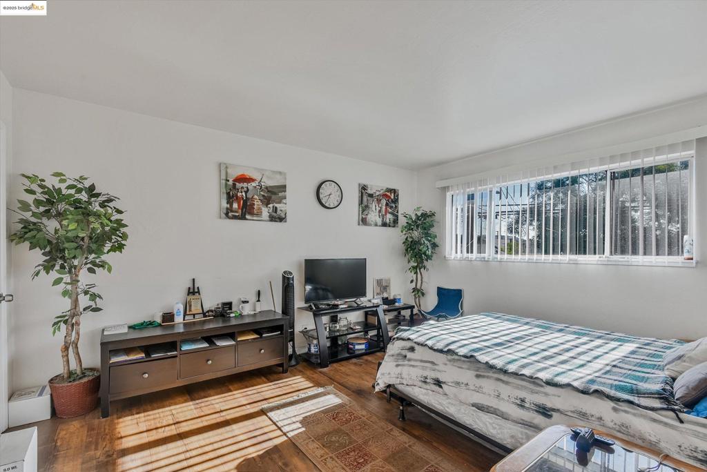 EASTMONT - Residential Income